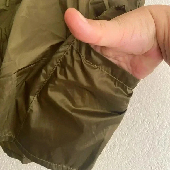 🆕 Offline by Aerie Nylon Shine Short Olive L🆕 - Picture 4 of 14